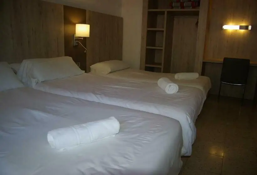 3-Bett-Standardzimmer, Hostal La Cabanya