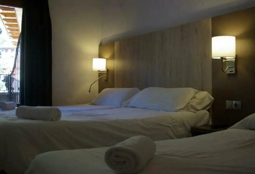 3-Bett-Standardzimmer, Hostal La Cabanya