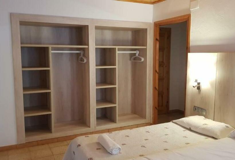 Студия Стандарт, Hostal La Cabanya