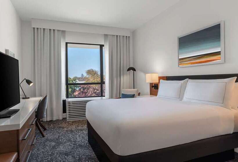 غرفة قياسية سرير كينج, Canopy By Hilton Portland Pearl District