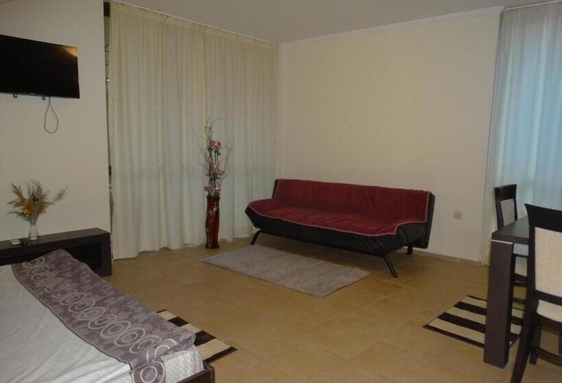 إستديو قياسى مطل على الحديقة, Chateau Del Marina Apart Complex