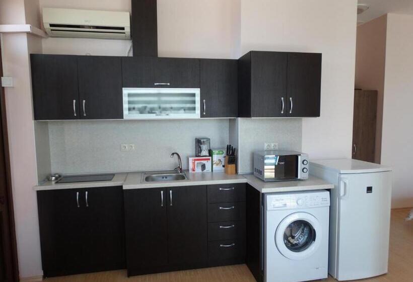 إستديو قياسى مطل على الحديقة, Chateau Del Marina Apart Complex