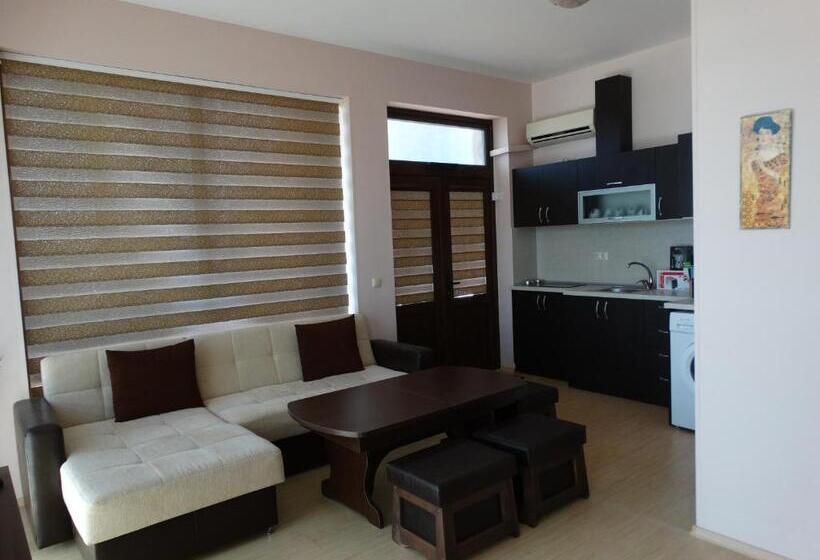 إستديو قياسى مطل على الحديقة, Chateau Del Marina Apart Complex