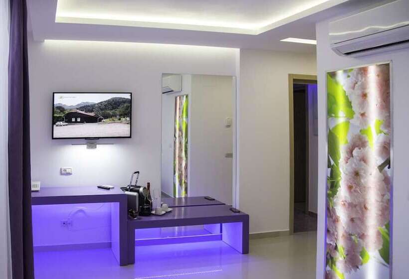 اتاق لوکس, Christina Plus