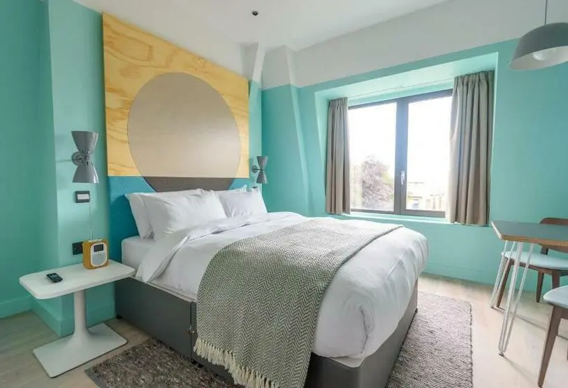 استودیوی استاندارد, Room2 Southampton Hometel