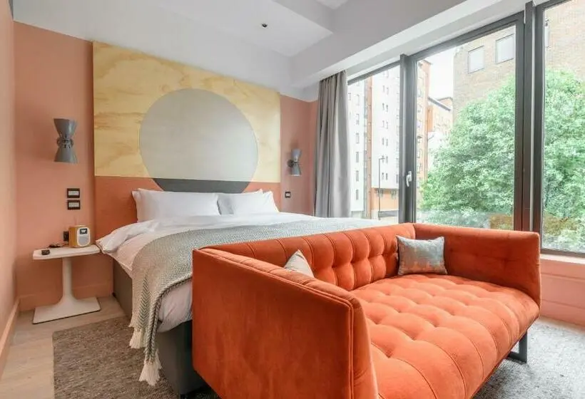 استودیوی استاندارد, Room2 Southampton Hometel