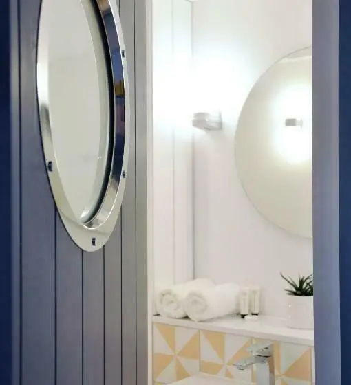 استودیوی استاندارد, Room2 Southampton Hometel