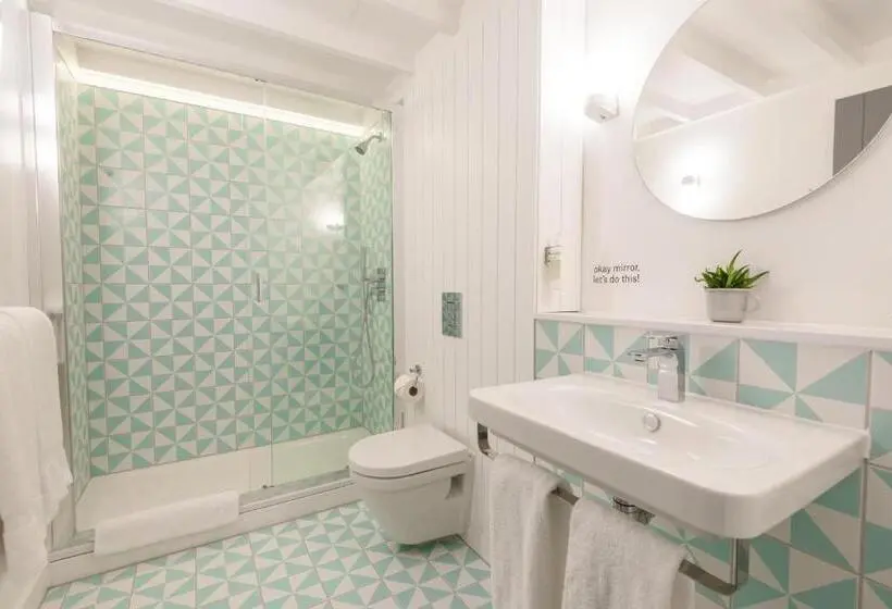 اتاق مستر, Room2 Southampton Hometel