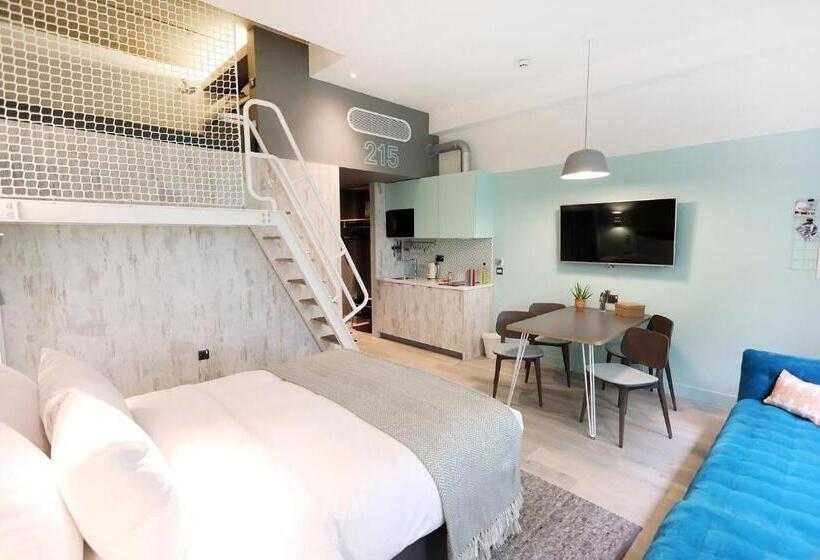 主卧室, Room2 Southampton Hometel