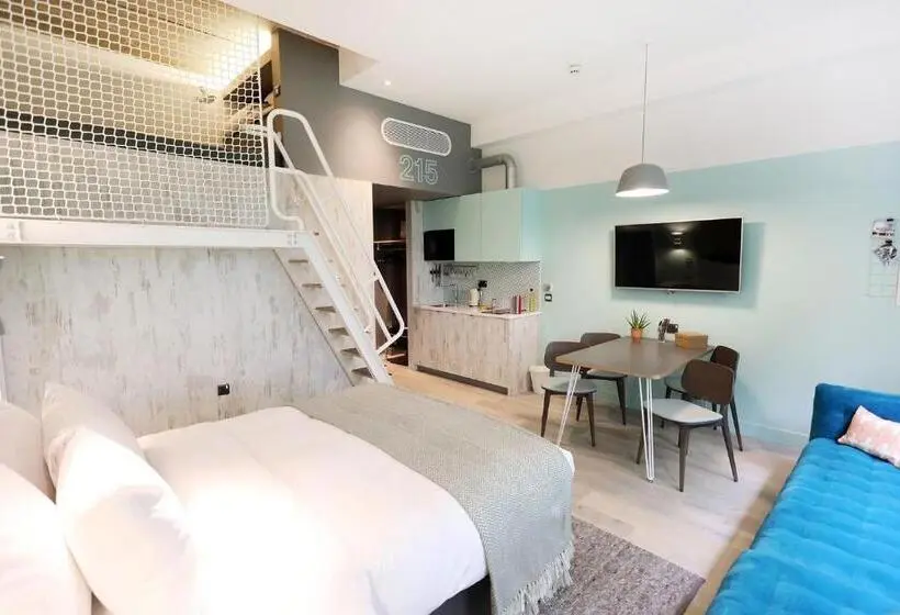 اتاق مستر, Room2 Southampton Hometel