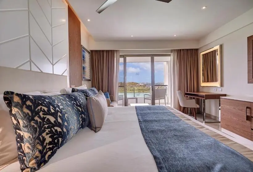 سوئیت جونیور دلوکس با چشمانداز, Royalton Antigua, An Autograph Collection All Inclusive Resort