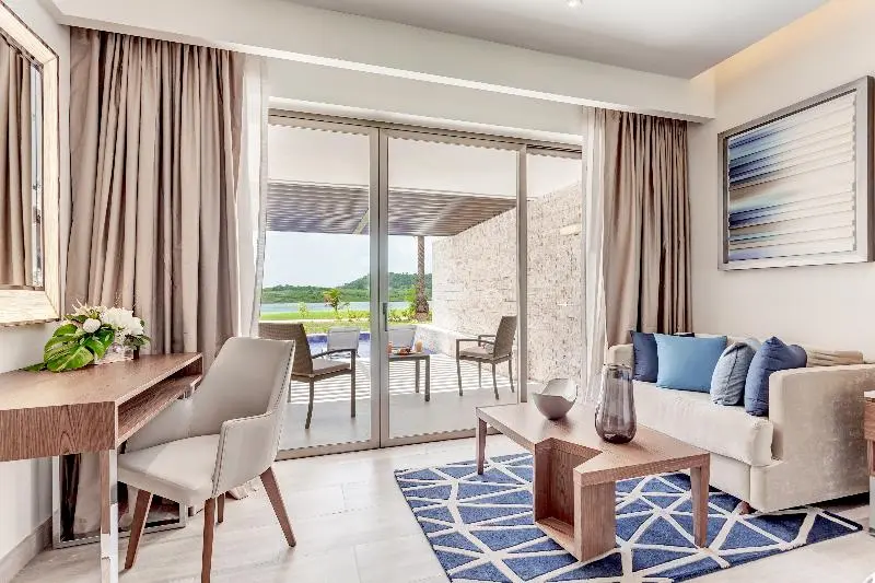 سوییت جونیور کلاب, Royalton Antigua, An Autograph Collection All Inclusive Resort