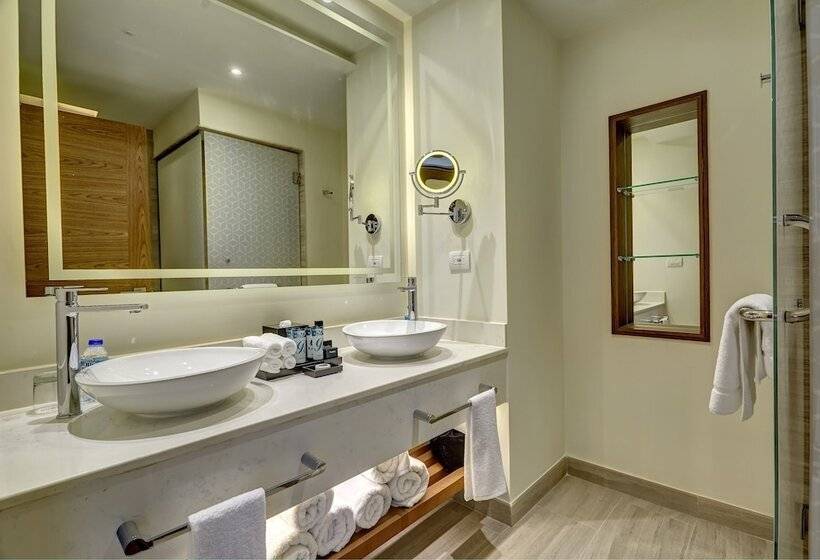 ビュー有りのデラックスジュニアスイート, Royalton Antigua, An Autograph Collection All Inclusive Resort