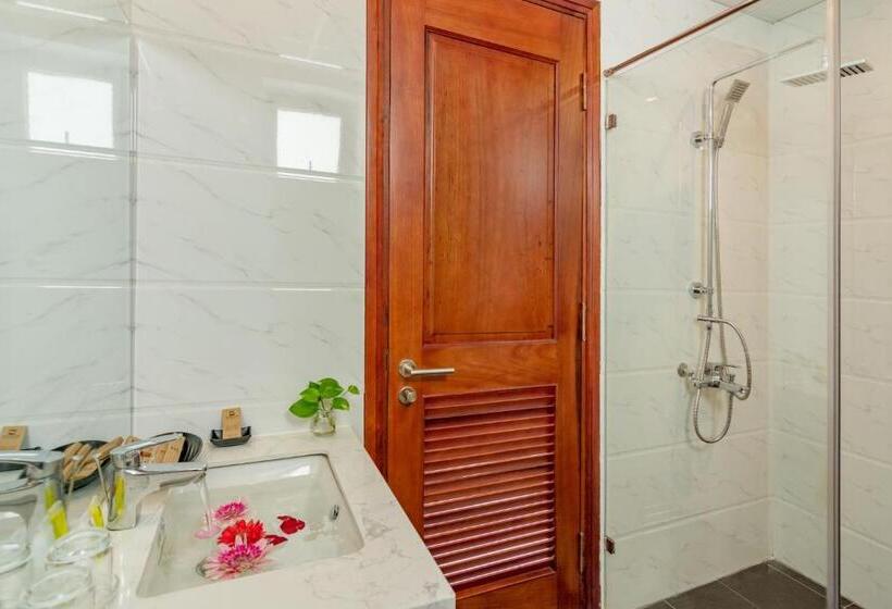 استودیوی استاندارد, Salamander Apartment