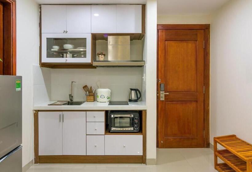 استودیو خانوادگی, Salamander Apartment