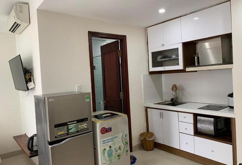 استودیو خانوادگی, Salamander Apartment