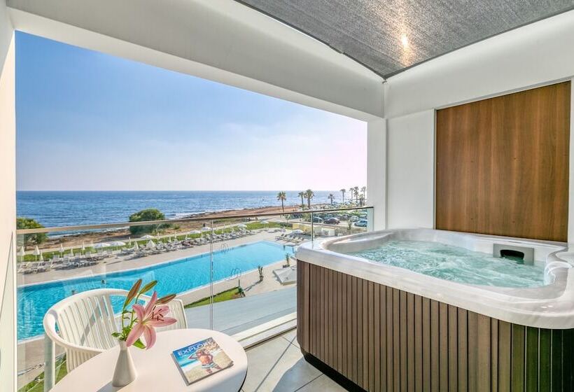 سوییت جونیور با چشم‌انداز دریا, Ivi Mare   Designed For Adults By Louis Hotels