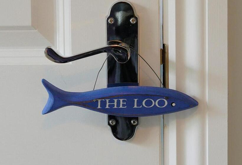 デラックスルーム, Caroe Farm House