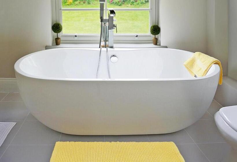 디럭스 룸 킹사이즈 침대, Caroe Farm House