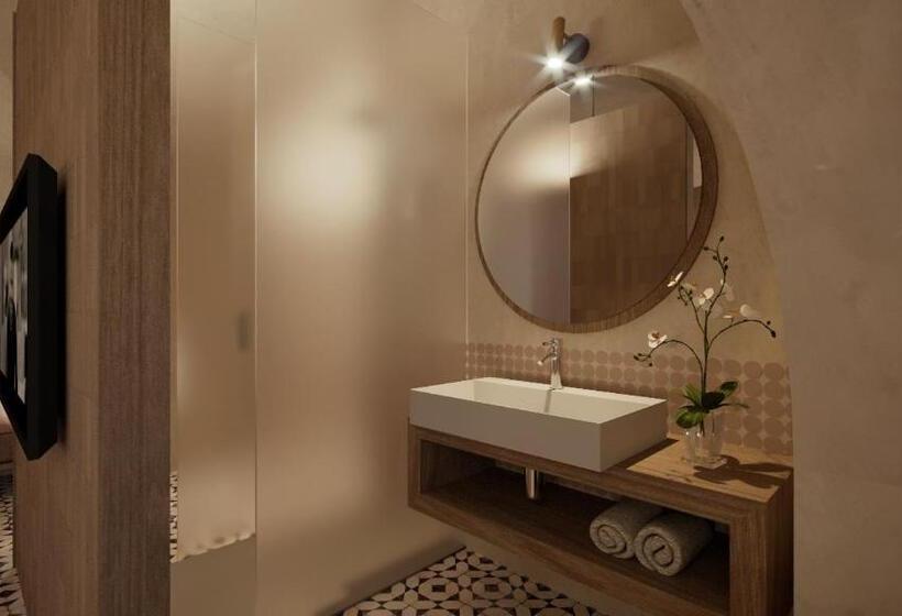 חדר קלאסי לשלושה, Relais San Giuliano