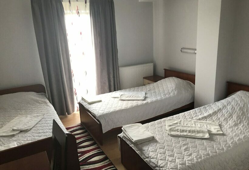 اتاق ساده سه‌ نفره, Harmonija