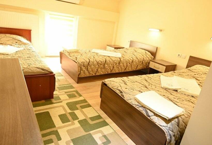 اتاق ساده سه‌ نفره, Harmonija