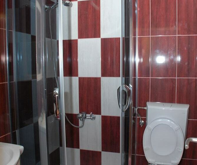 اتاق ساده سه‌ نفره, Harmonija