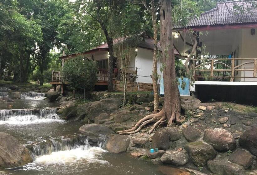 豪华三人间, Lunda Orchid Resort