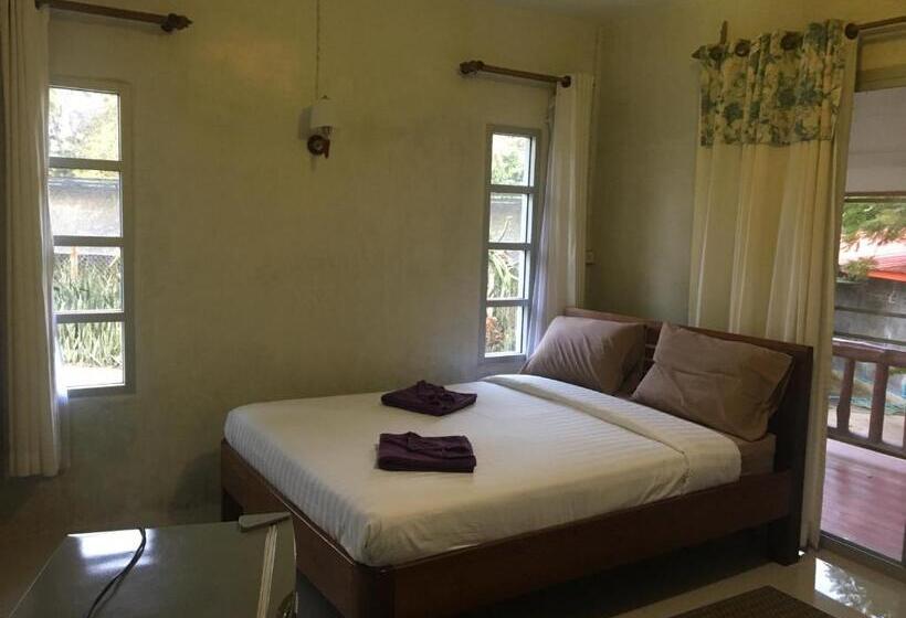 带阳台标准四人间, Lunda Orchid Resort