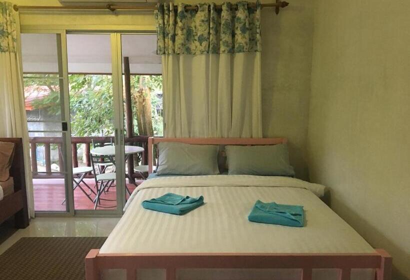 带阳台标准四人间, Lunda Orchid Resort