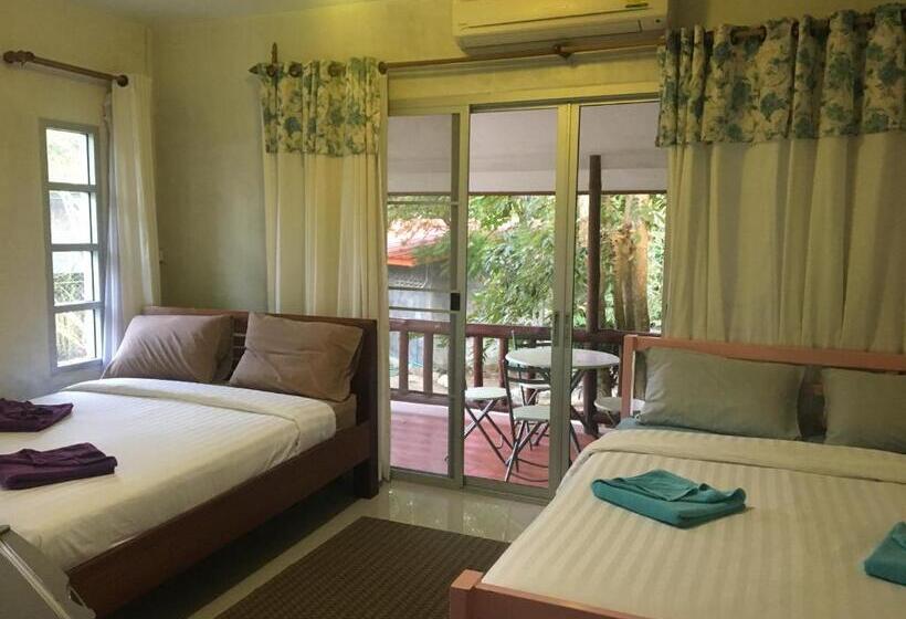 带阳台标准四人间, Lunda Orchid Resort