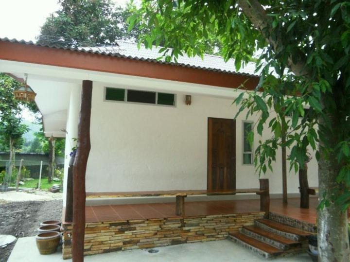 带阳台标准四人间, Lunda Orchid Resort