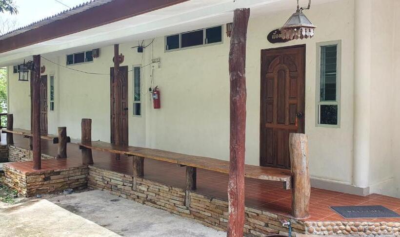 带阳台标准四人间, Lunda Orchid Resort