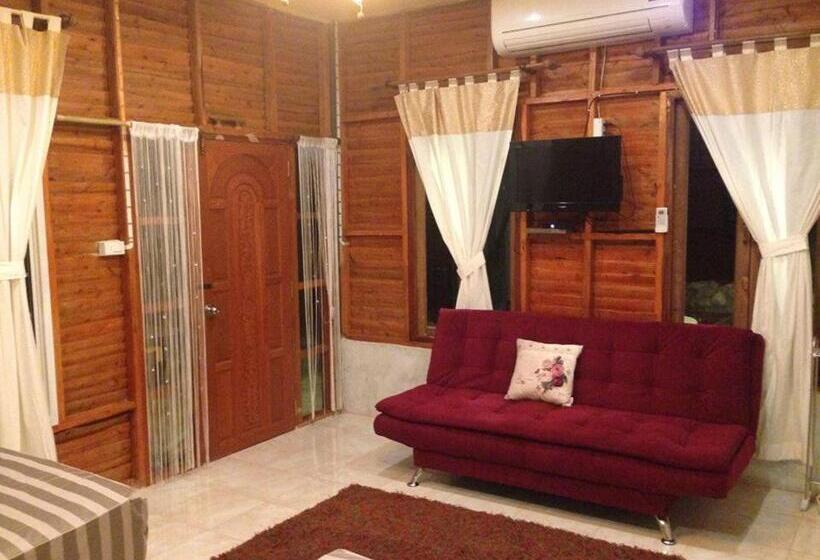 带景观的三人标准房间, Lunda Orchid Resort