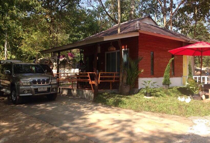 带景观的三人标准房间, Lunda Orchid Resort