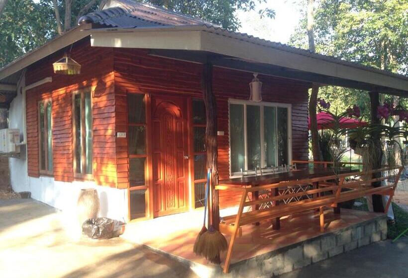 带景观的三人标准房间, Lunda Orchid Resort