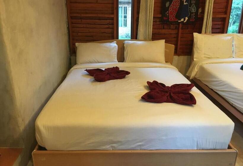 带景观的三人标准房间, Lunda Orchid Resort