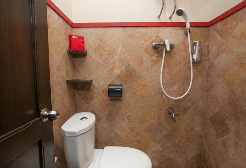 Номер Economy, Reddoorz Near Stasiun Kota Baru Malang