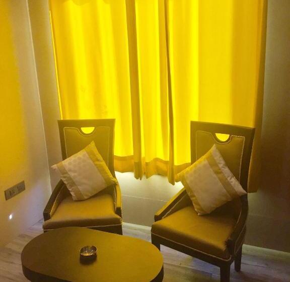 חדר דלוקס נוף לעיר, Ace Prime