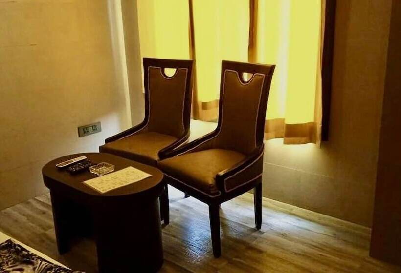 חדר דלוקס נוף לעיר, Ace Prime