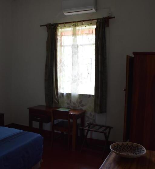 اتاق استاندارد با سرویس بهداشتی مشترک, Tabonina Bis