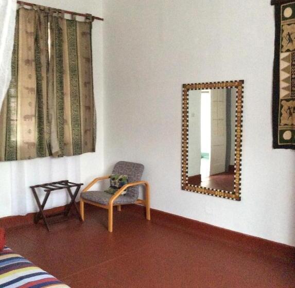 اتاق استاندارد با سرویس بهداشتی مشترک, Tabonina Bis