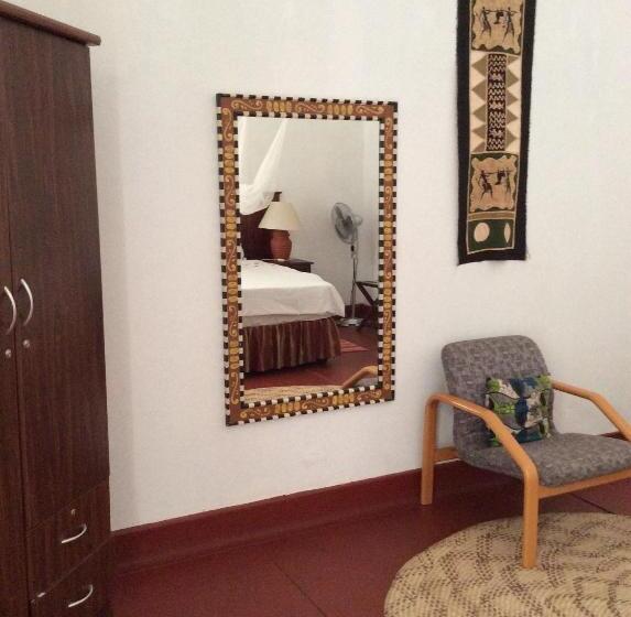 اتاق استاندارد با سرویس بهداشتی مشترک, Tabonina Bis