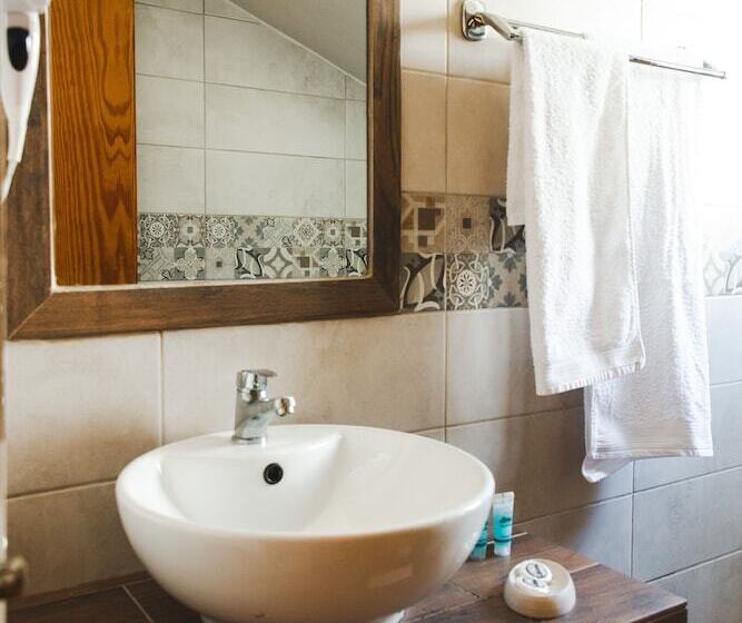 ２ベッドルームアパートメント, Sisiotisa