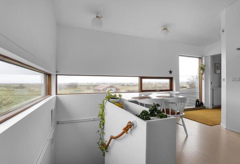 آپارتمان 1 خوابه با چشم‌انداز دریا, Eyvindarholt Guesthouse