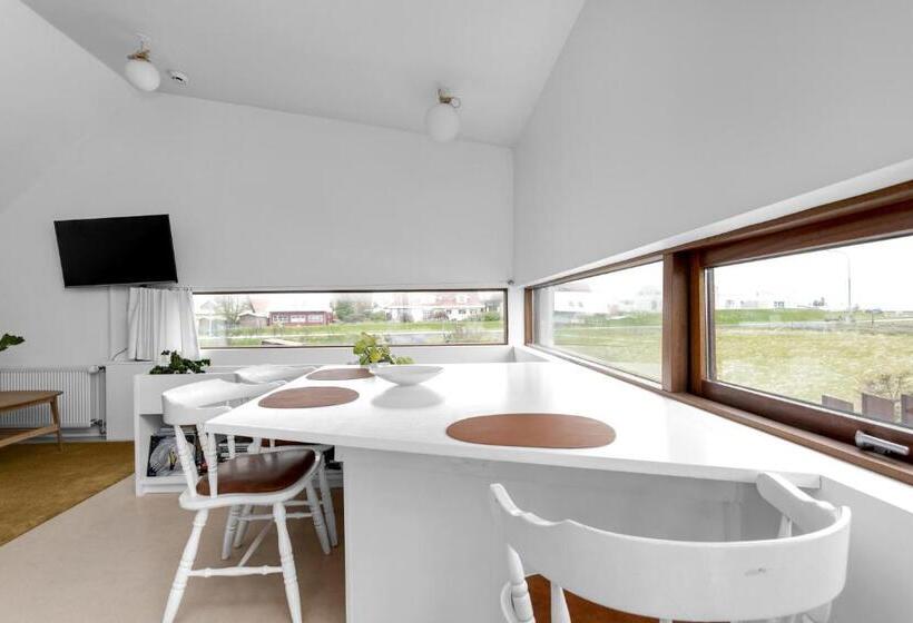 آپارتمان 1 خوابه با چشم‌انداز دریا, Eyvindarholt Guesthouse