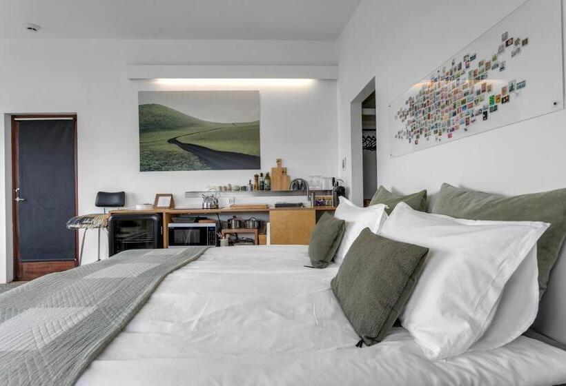 استودیوی استاندارد با چشم‌انداز دریا, Eyvindarholt Guesthouse