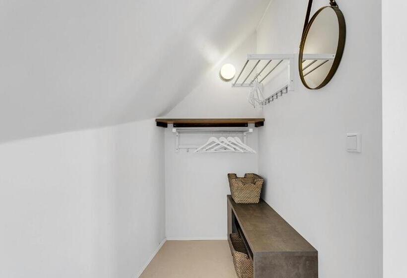 آپارتمان 1 خوابه با چشم‌انداز دریا, Eyvindarholt Guesthouse