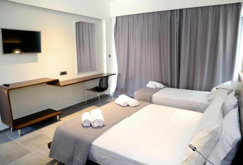 Трехместный Номер Стандарт с Балконом, Megara