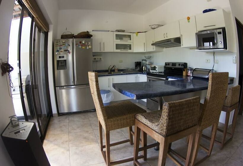 ویلا دلوکس 3 خوابه, Luxury Villas Monterrico